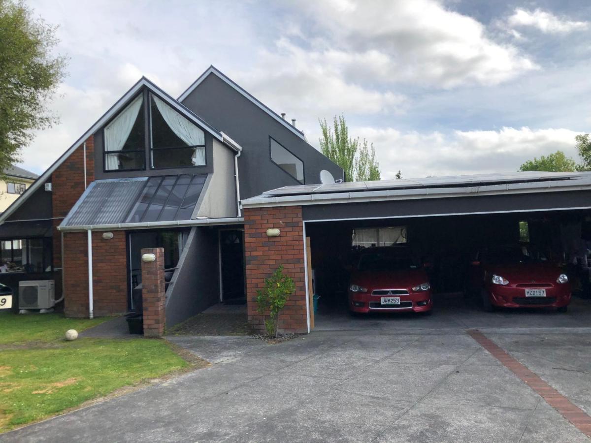 Warm On Waterloo Bed & Breakfast Palmerston North Exterior photo
